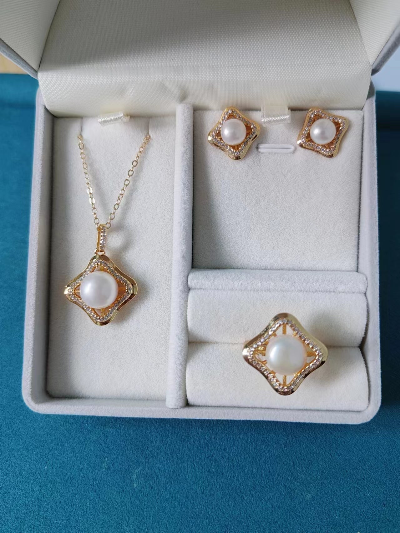 Fresh water pearl jewelry set